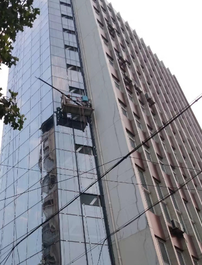 白茅湖农场玻璃幕墙修缮更换
